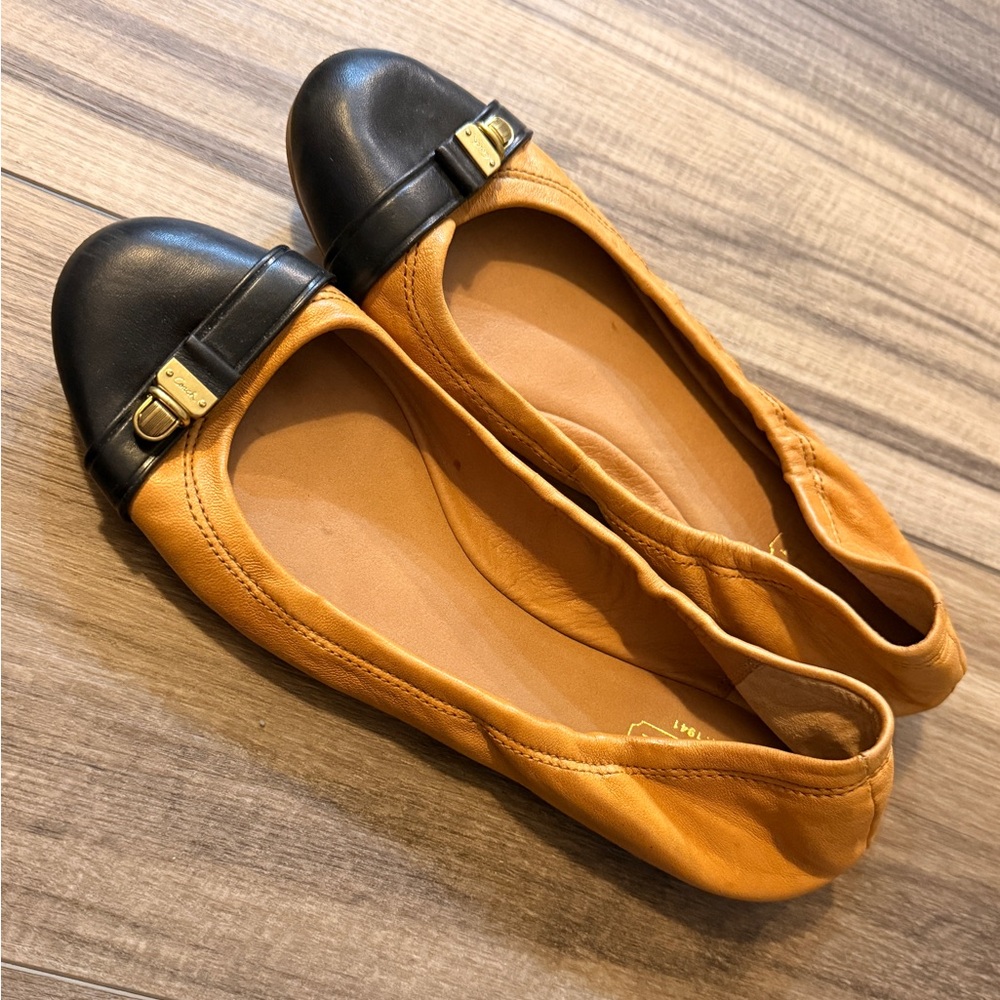 Coach Delphine Cap Toe Ballet Flats Tan Black Leather Size 9B Classic